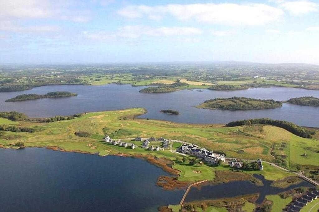 Dovecote Lodge On The 5 Star Lough Erne Resort Ballycassidy 外观 照片